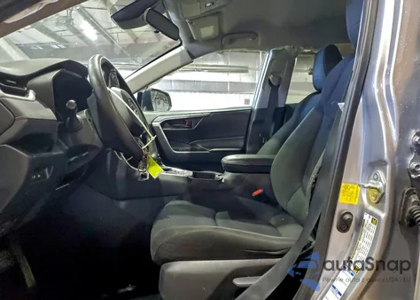 2021 Toyota Rav4 Le z USA, uszkodzony, nr VIN 2T3F1RFV9MC158225